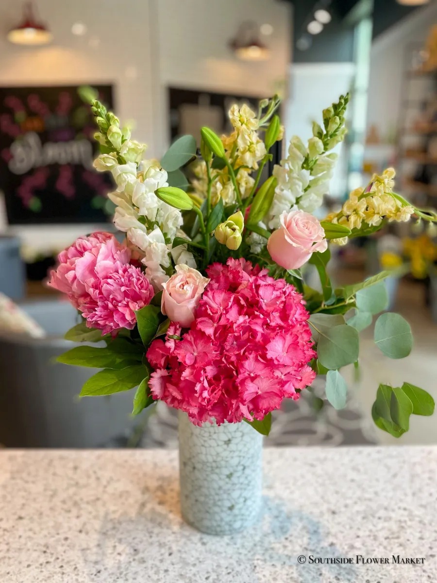 Traditional Style, Bright, Lavish Flower Delivery Grand Rapids MI