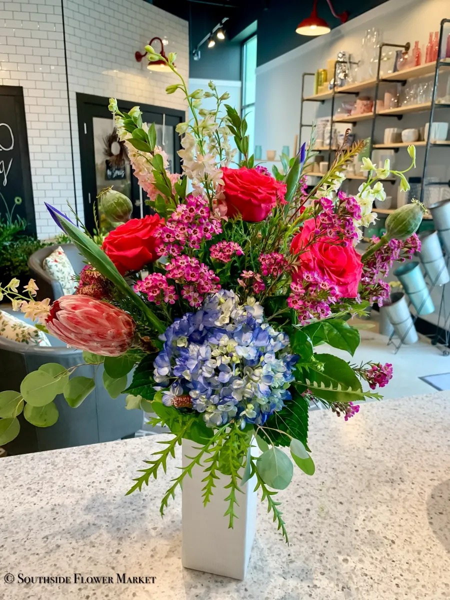 Traditional Style Floral Arrangement - Glass Vase