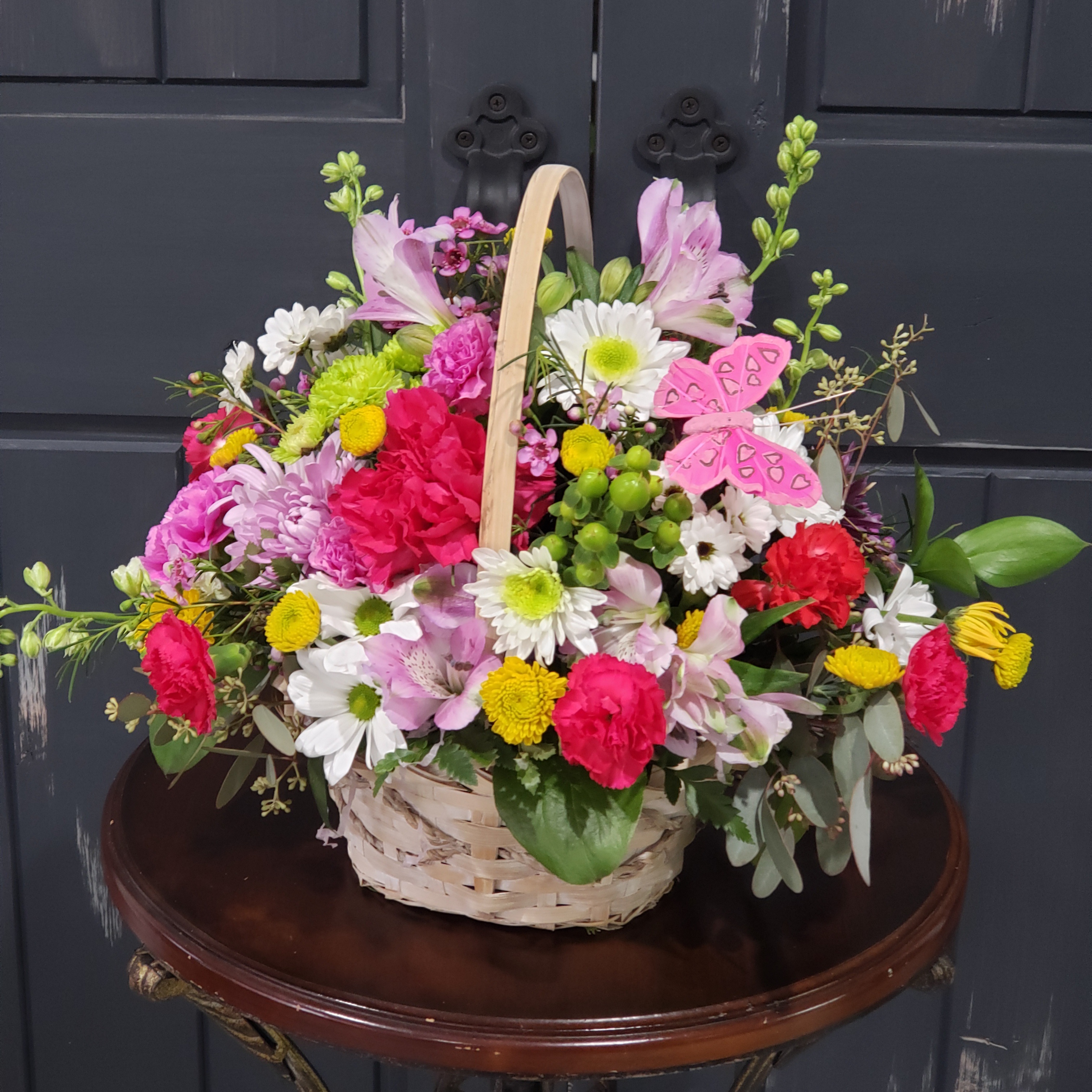 Old Fashioned Basket Flower Delivery Cambridge MN - Cambridge Floral, Inc