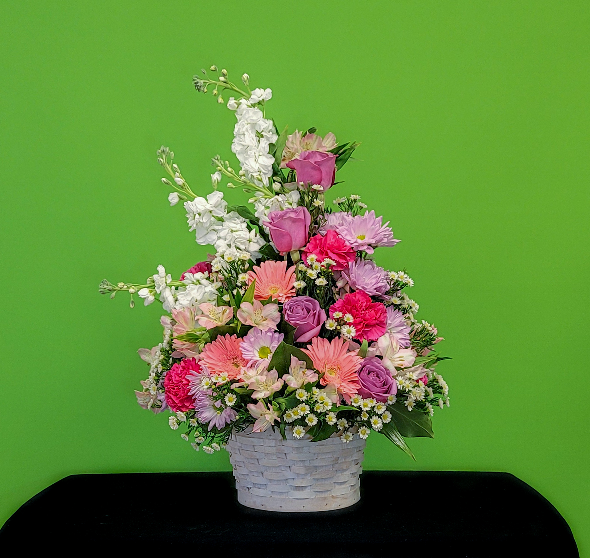 N-8 Arreglo de gerberas, claveles, stocks, rosas y montecasino Bella