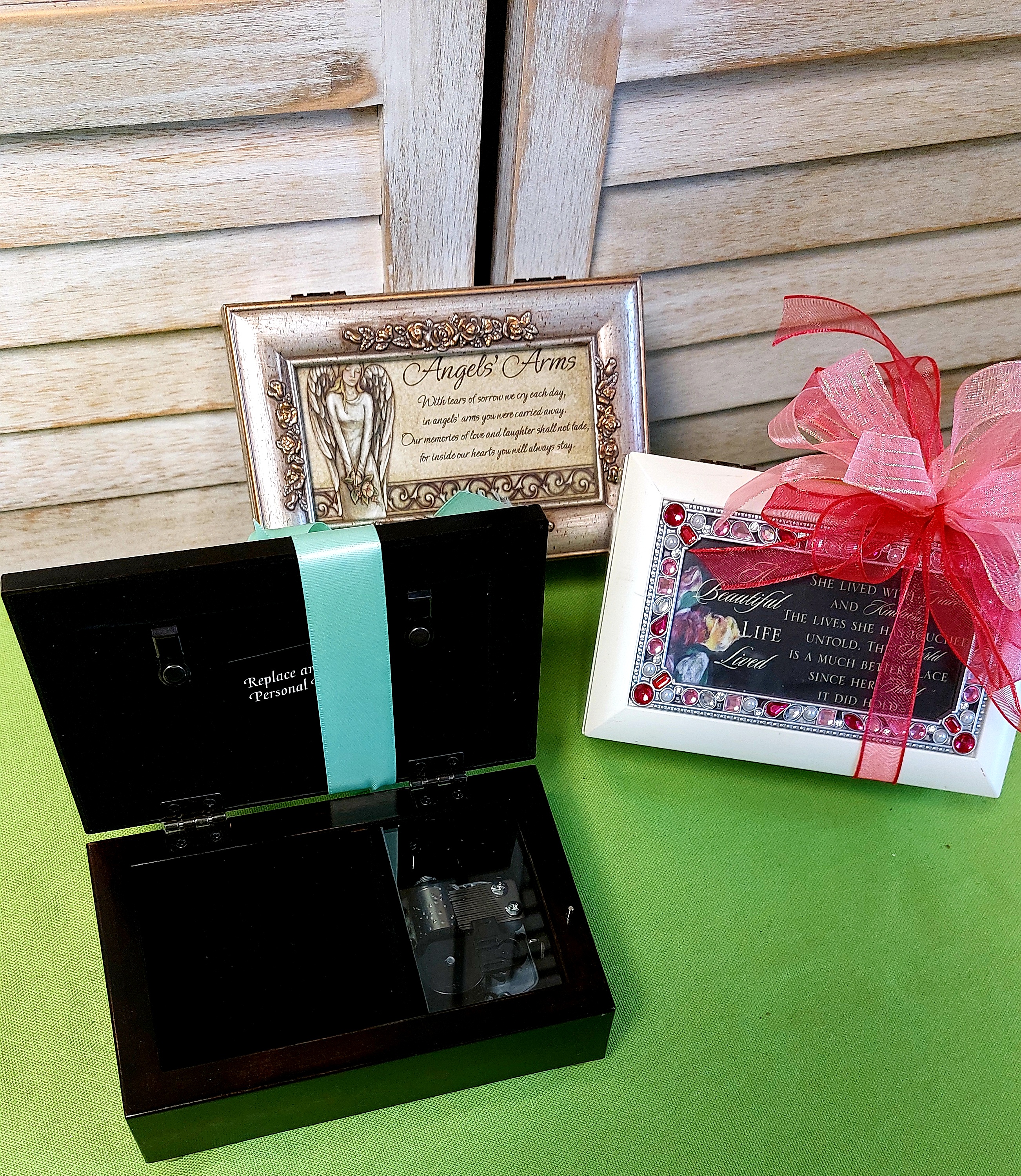 Small Memory box Flower Delivery Elizabethtown KY - Rosey Posey