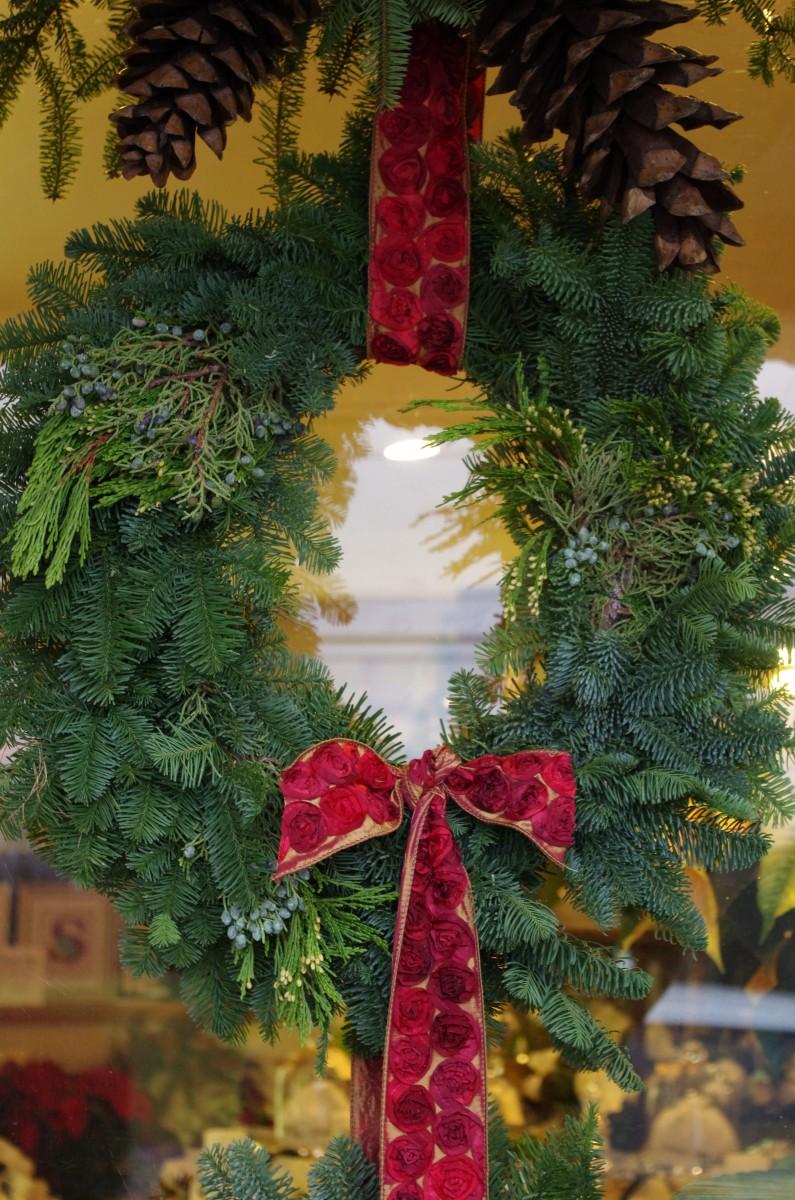Fresh Christmas Wreath | Holiday Mixed Greens Wreaths (door size)
