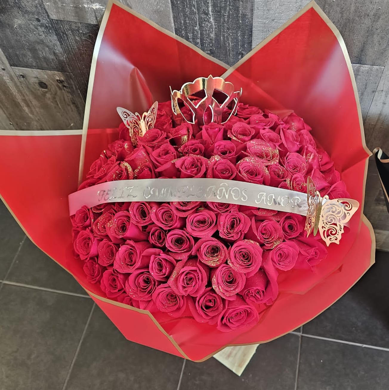 RAMO BUCHON (100 Roses) – REBEL ROSES Flowershop