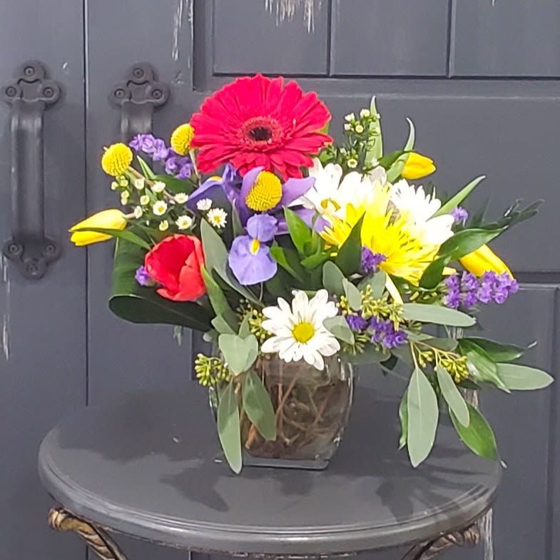 Colors of Scandinavia Centerpeice Flower Delivery Cambridge MN