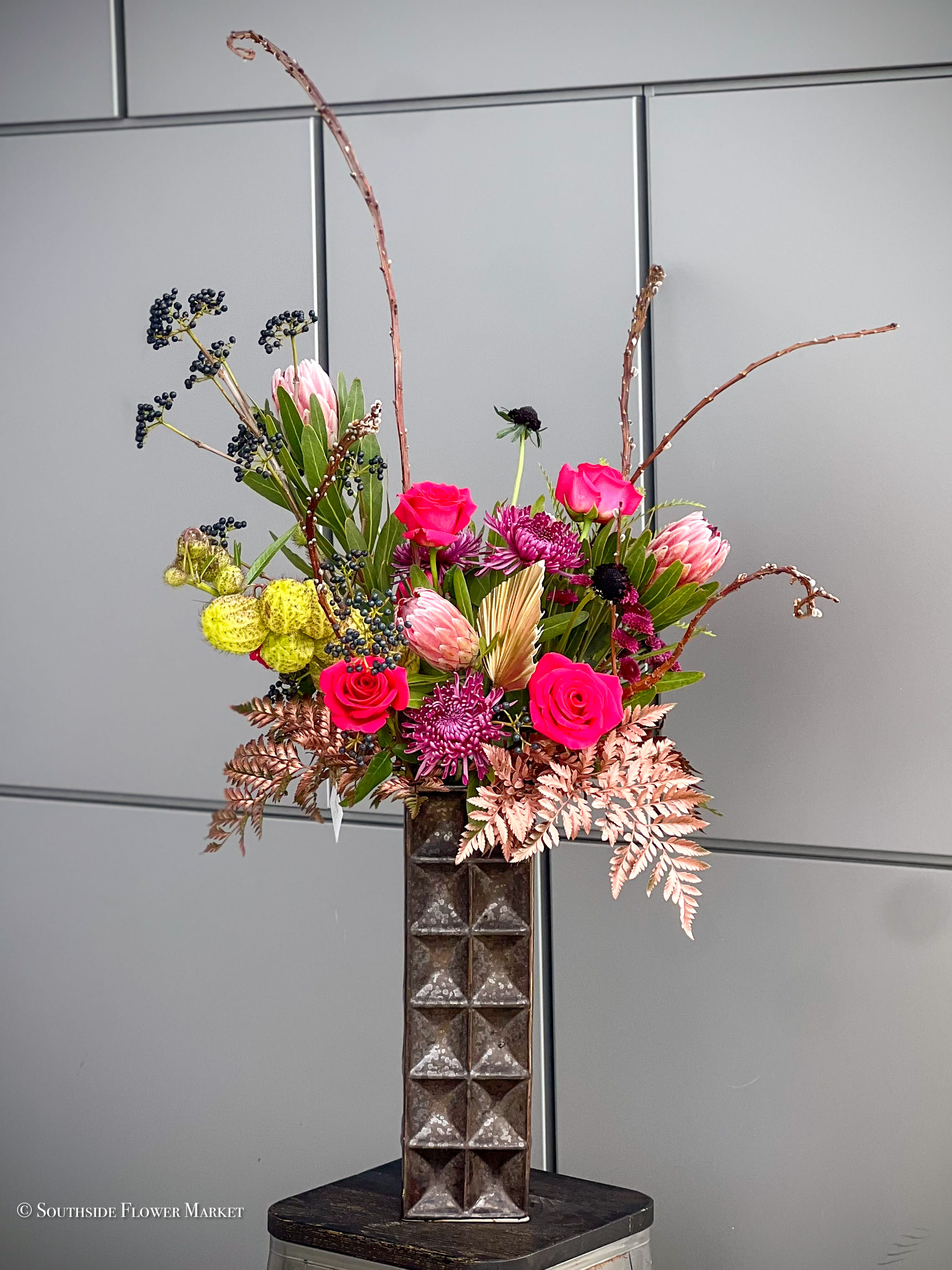 Majestic Traditional Style Bright Arrangement Flower Delivery Grand