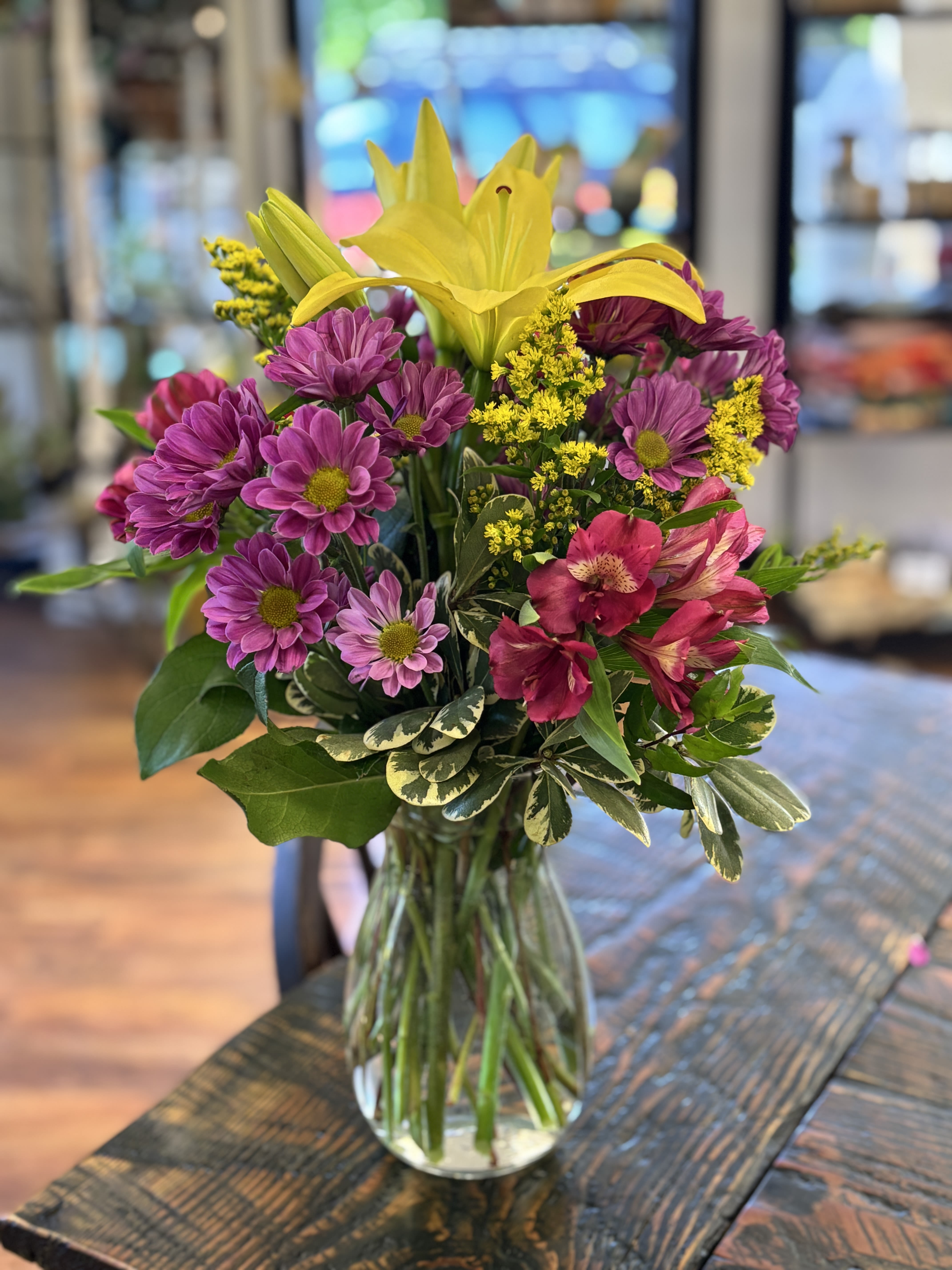 OEPサチュレーションブースター/Elephants found Flowers The Good Omen | UrbanStems Flower Delivery
