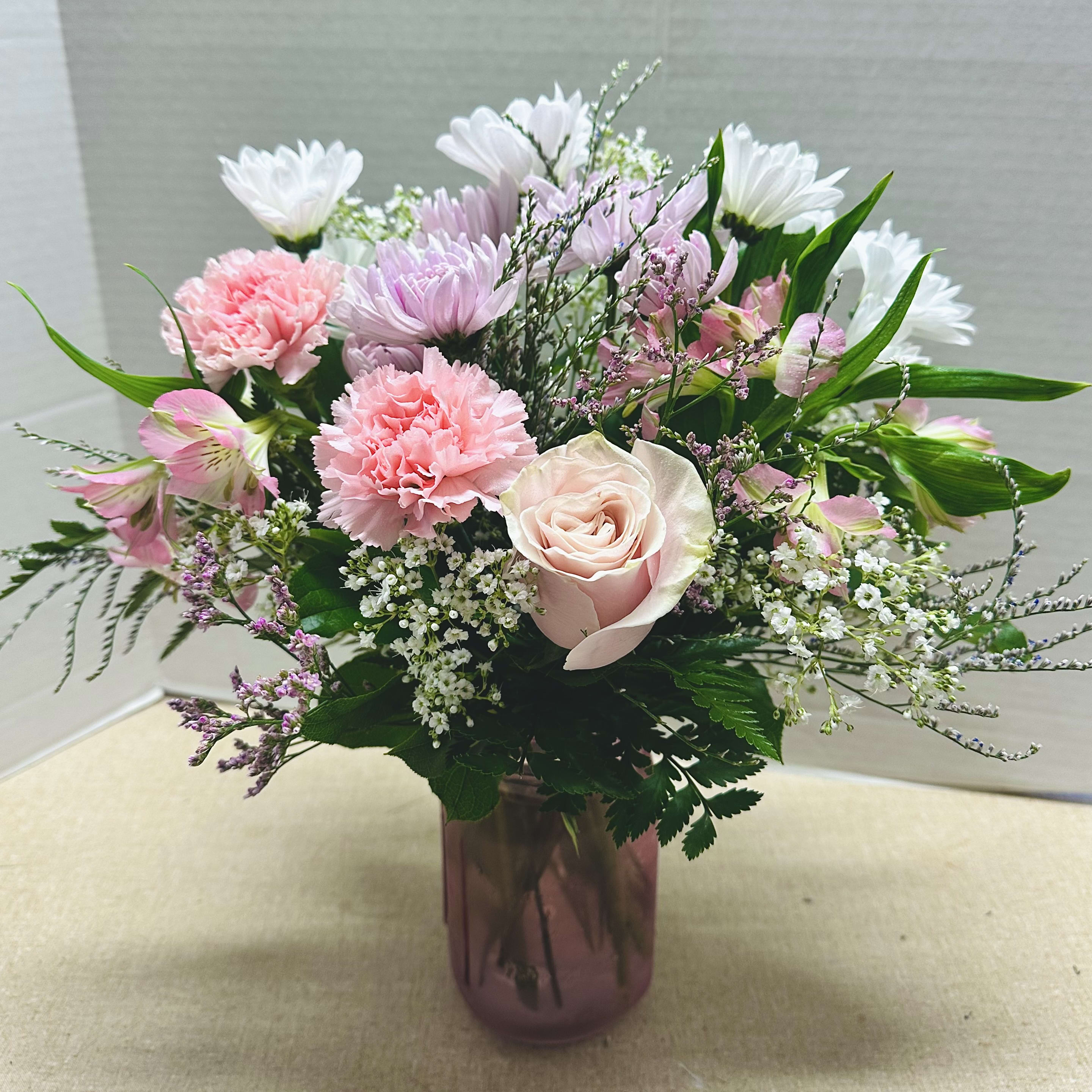 Florist 05156 | 05156 Flower Delivery by Putnam's Colonial Florist