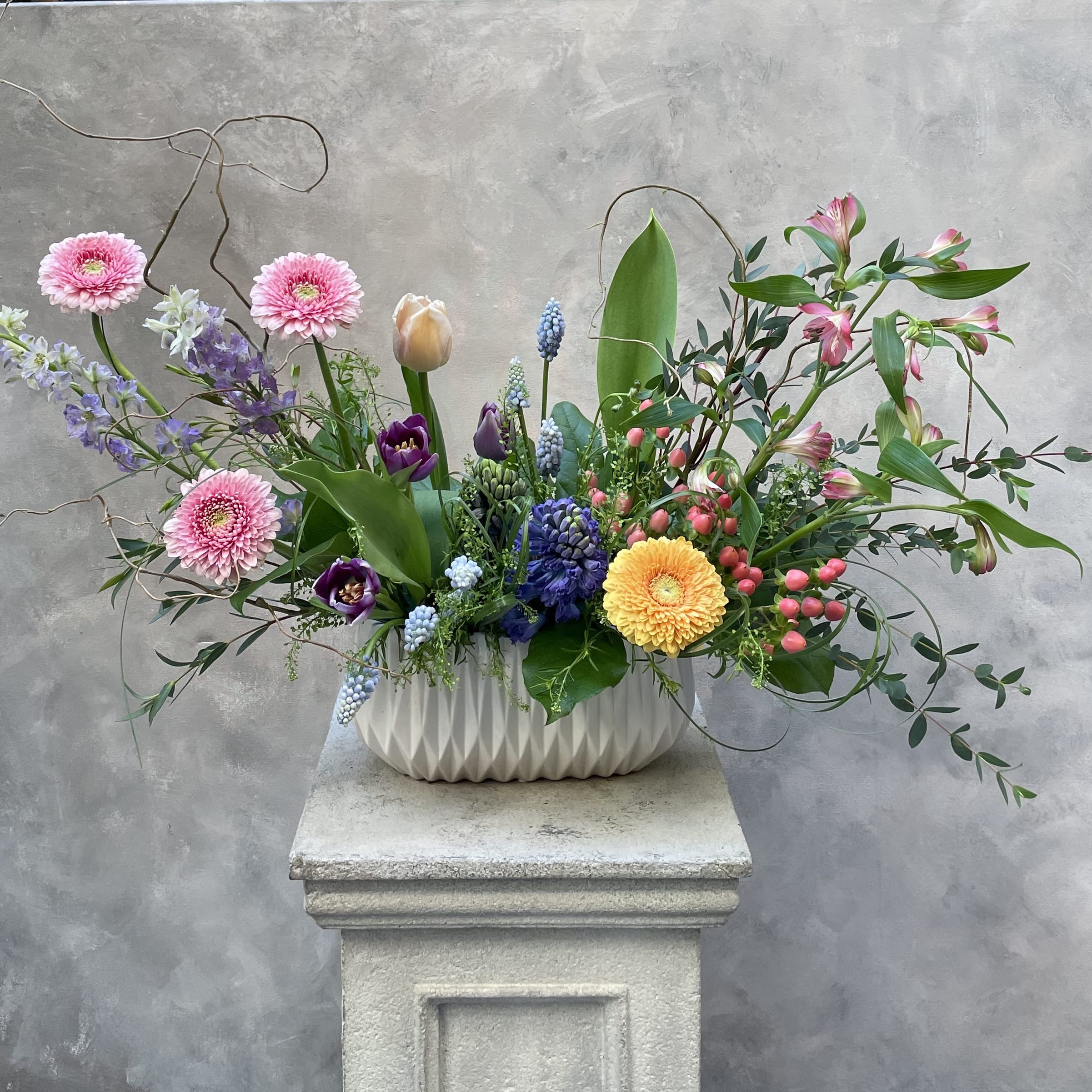 Florist V8V 1m1 | V8V 1m1 Flower Delivery by Poppies Floral Art