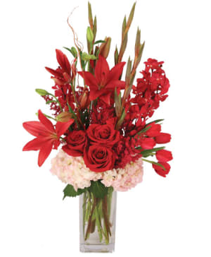 RAVISHING RUBY
FLORAL DESIGN Flower Bouquet