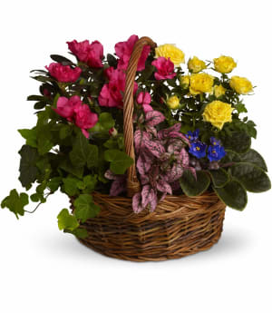 Blooming Garden Basket Flower Arrangement Blooming Garden Basket Flower Bouquet