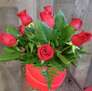 Dozen Long Stem/Round Red Box Flower Bouquet