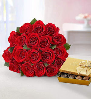 Red Rose Bouquet, 18 Stems Flower Bouquet