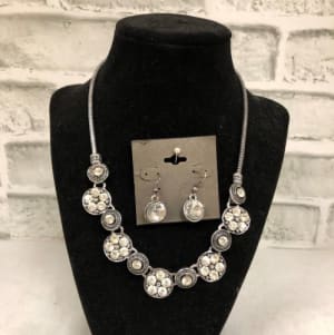 Crystal Daisies Necklace Set Flower Bouquet