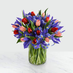 Deluxe Hugs and Kisses with Vase Flower Bouquet