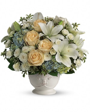 Beautiful Dreams by Teleflora Flower Bouquet