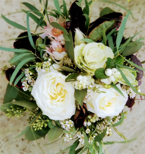 Ribbon-wrapped Hand-tied Bouquet