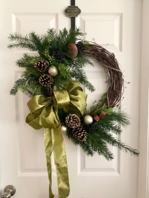 Natural Pine Mix Greens Rustic Wreath 24'' + Decorations Flower Bouquet