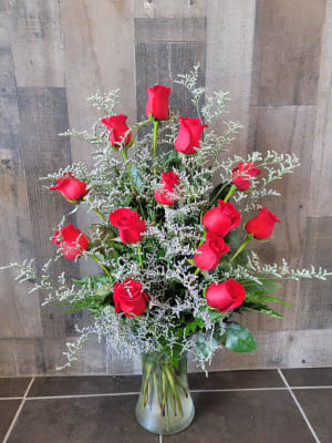 Elegant Dozen Red Roses w/ Monte Casino in Gathering vase Flower Bouquet