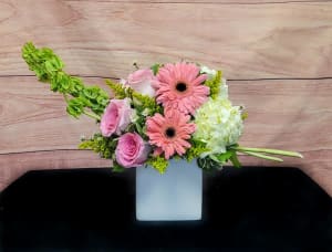 N-4 Arreglo de gerberas, hortensias y spray roses Flower Bouquet