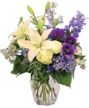 CLASSICALLY CHARMING Flower Bouquet