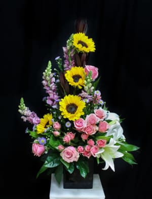 N-17 Arreglo de girasoles, rosas, lirios, spray roses y snapdragon Flower Bouquet