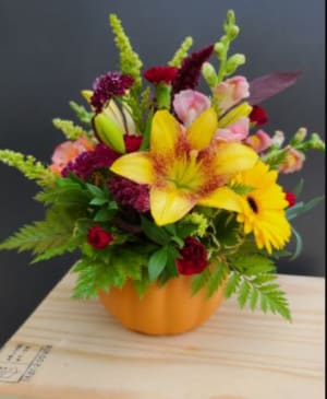 Festive Pumpkin Centerpiece 