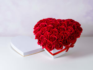 Red Heart Story ! Flower Bouquet