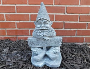 Welcome Gnome Stone Statue Flower Bouquet