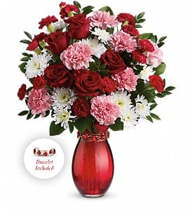 TELEFLORA'S SWEET EMBRACE Flower Bouquet