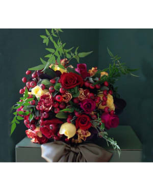 Lavish Garden Roses Flower Bouquet