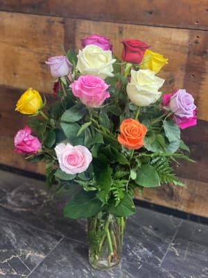 18 Mix Roses in Vase Flower Bouquet