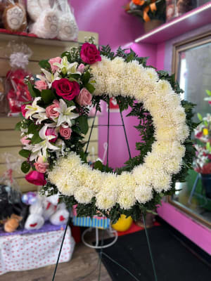 Pink & white wreath with design  Flower Bouquet