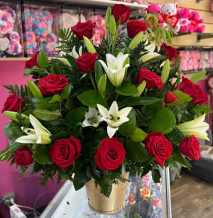 Roses & lily Arrangement  Flower Bouquet