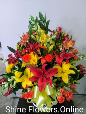 SYMPATHY BASKET/CONTAINER Flower Bouquet