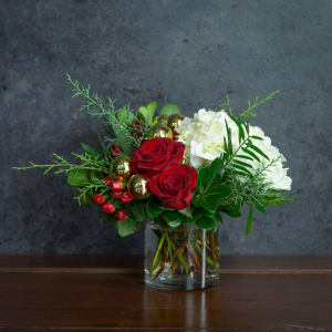 Very Berry Holiday Flower Bouquet