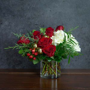 Very Berry Holiday Flower Bouquet