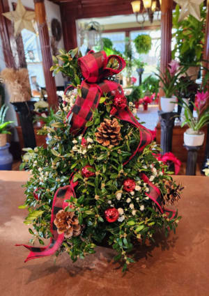 Waterville Florist Boxwood Tree Flower Bouquet