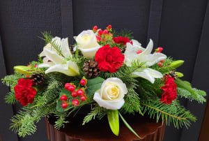 Traditional Christmas Centerpiece Flower Bouquet