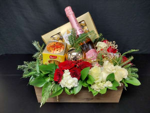 BELAIRE ROZAY GIFT BOX Flower Bouquet