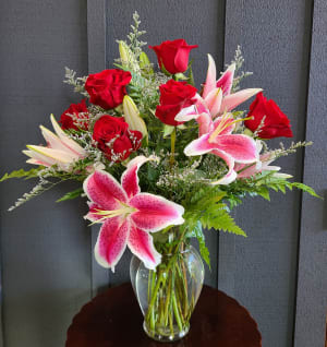 Roses and Stargazers Flower Bouquet