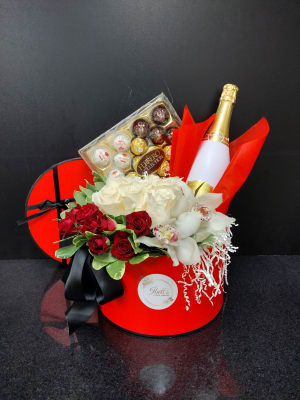 RED LOVE BOX Flower Bouquet