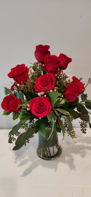 Traditional dozen red roses Flower Bouquet
