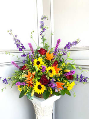 Sympathy Wicker Basket 611 Flower Bouquet