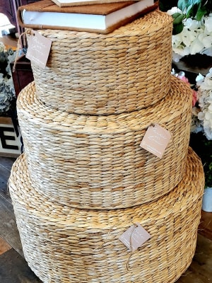 Round Natural Rattan Grass Stool, Large Flower Bouquet