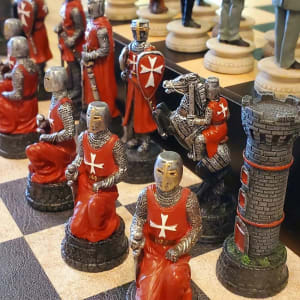 CHESS SET Crusades Chessmen on Black & Cream Board Flower Bouquet