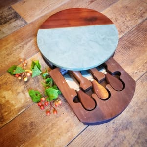 Oak & Olive Round Verdi-Slate+Teak Cutting Board, Cheese Knives Flower Bouquet