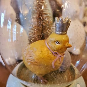 Chicky in Glass Egg Flower Bouquet