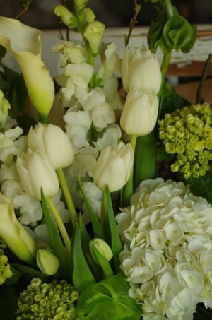 Loose Wrapped Cut Flowers, Green & White Flower Bouquet