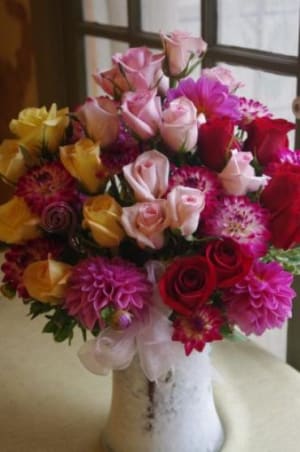TRI COLOR ROSE CLUSTER VASE Flower Bouquet