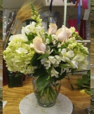 DELIGHTFUL PASTELS Flower Bouquet